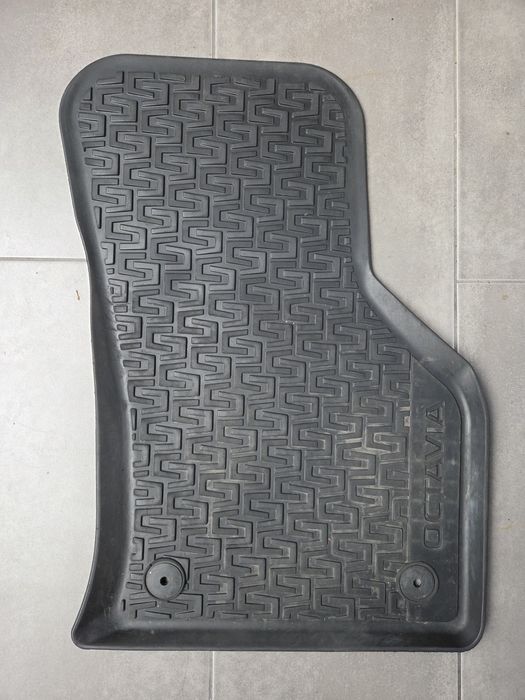 Gumowe dywaniki samochodowe Skoda Octavia III kombi