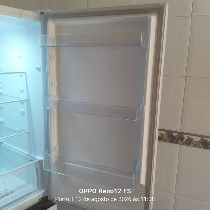 Frigorífico Hisense combinado no frost