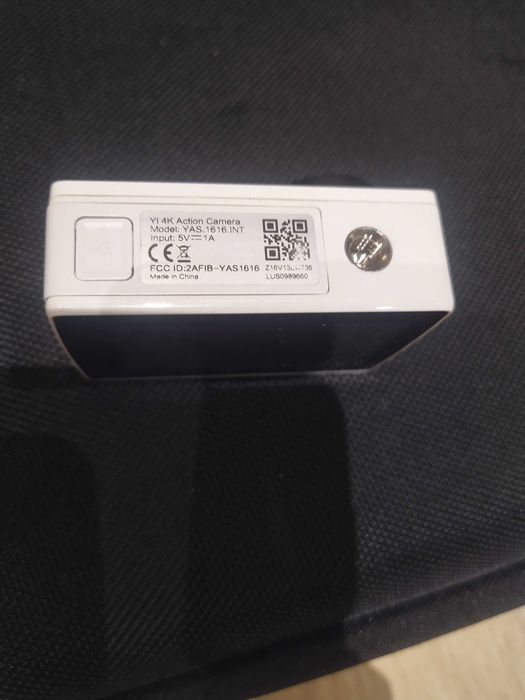 Câmera de ação Xiaomi YI 4K com acessórios extras