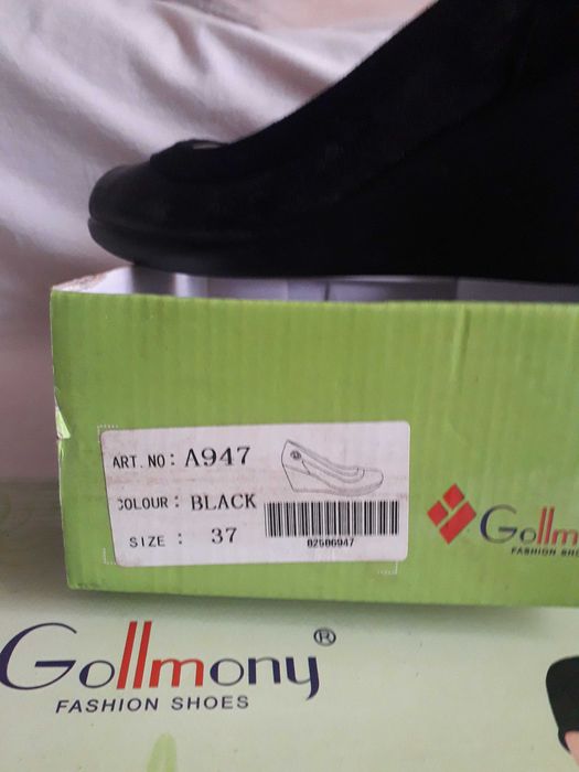 Продам женские туфли gollmony