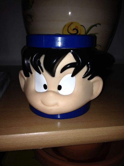 Caneca plástica Dragon Ball do Songoku c/ pega-novinha
