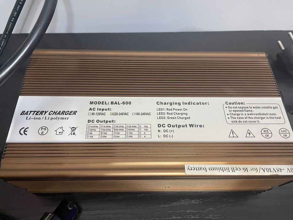 Зарядний пристрій для Li-ion/Li-polymer акумуляторів BAL-600