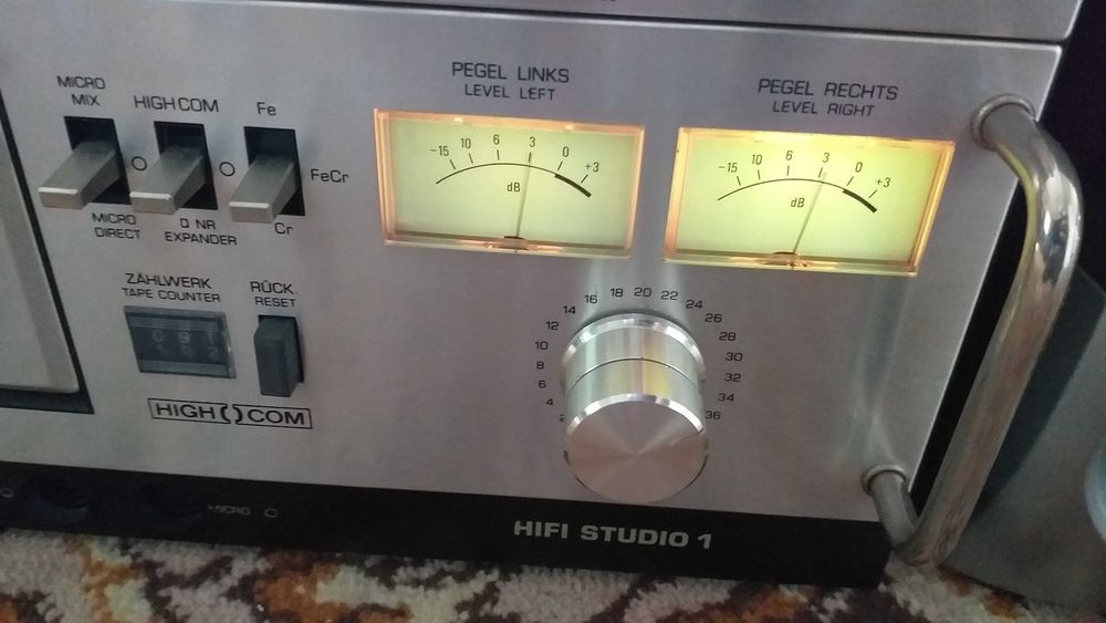 Stary radiomagnetofon Telefunken