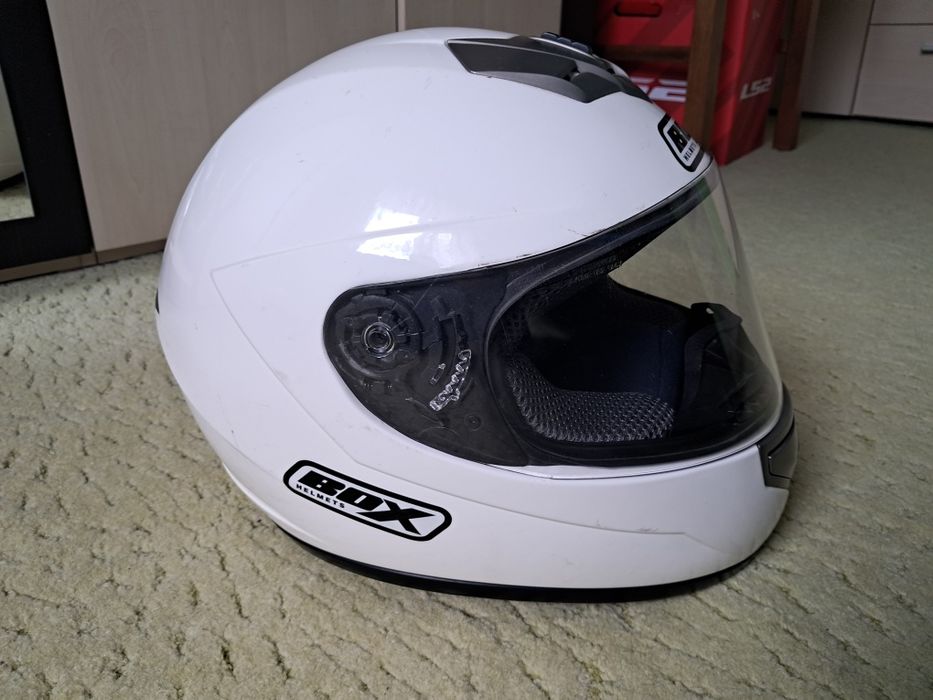 Kask motocyklowy integralny marki BOX