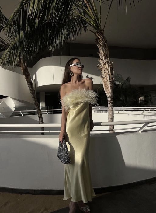 Сукня Zara з пірʼям