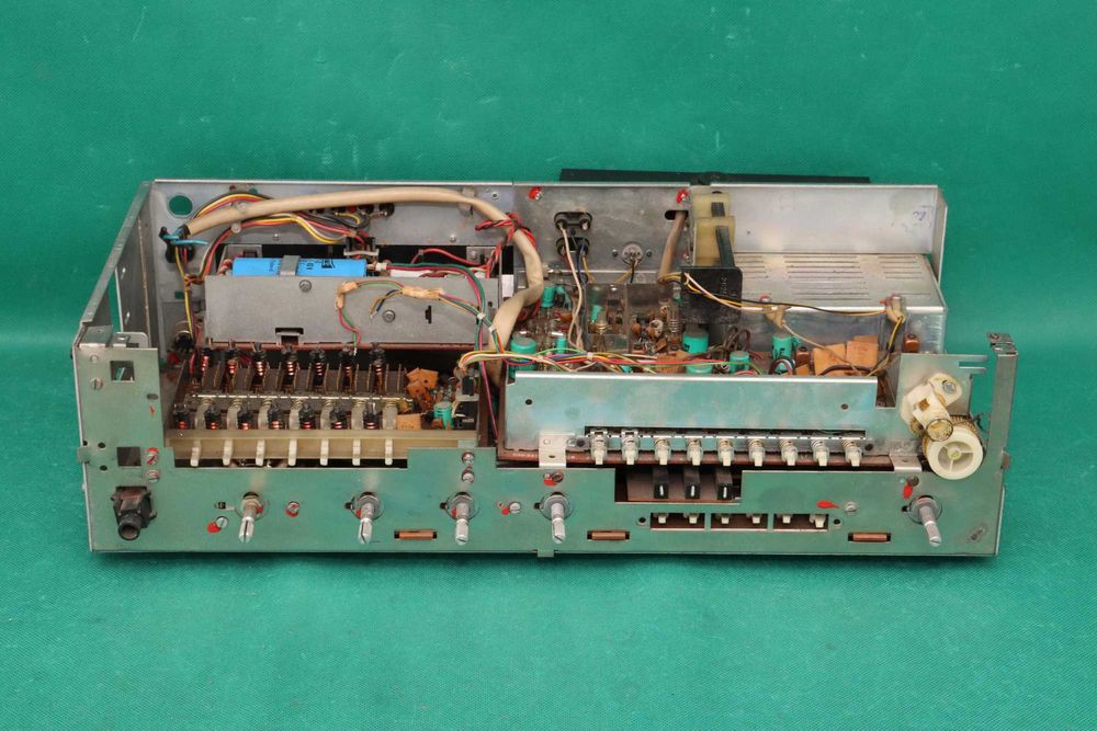 Unitra amplituner z PRLU niekompletny AT 9100 na części ?