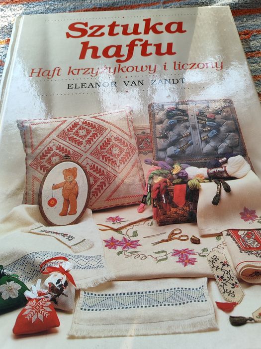 Książka o sztuce haftowania