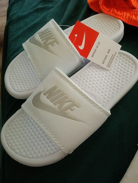 Nowe klapki Nike 36