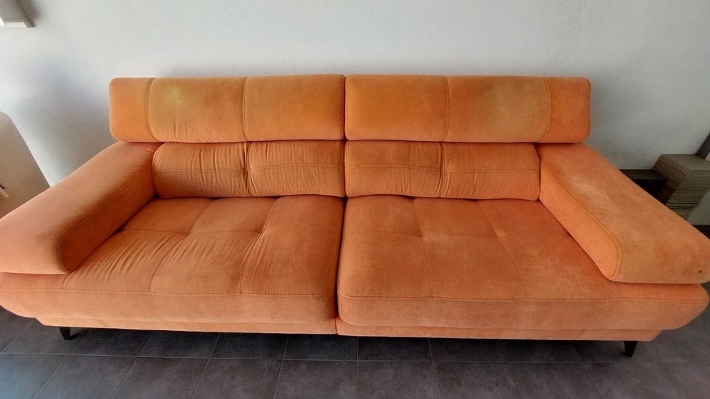 Sofá 2 lugares, cor laranja