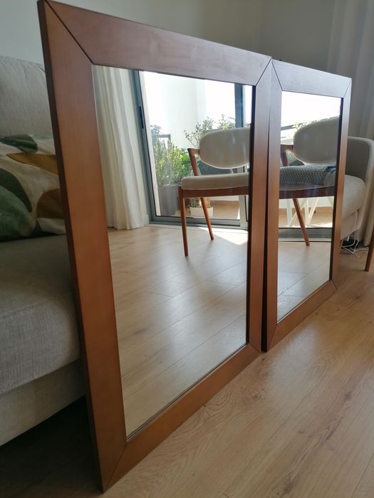 2 Espelhos com moldura em madeira