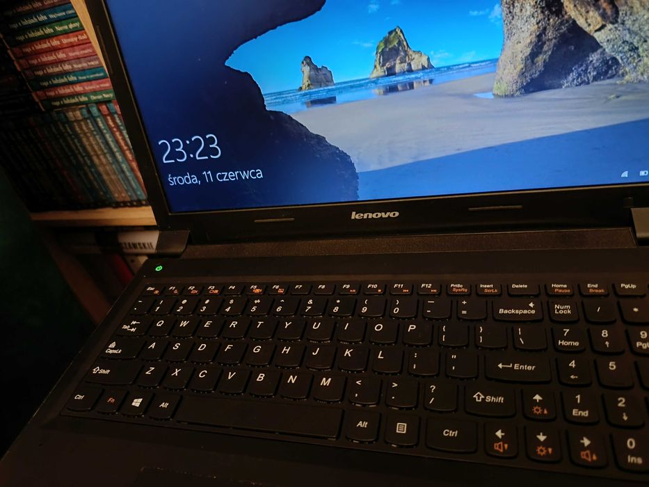 Lenovo B5400 z pakietem biurowym MS Office 2007 Basic