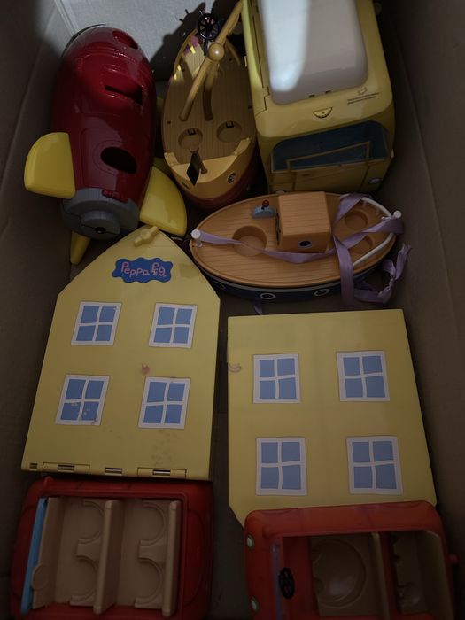 РОЗПРОДАЖ!На фото не все! Різні набори свинки Пеппи