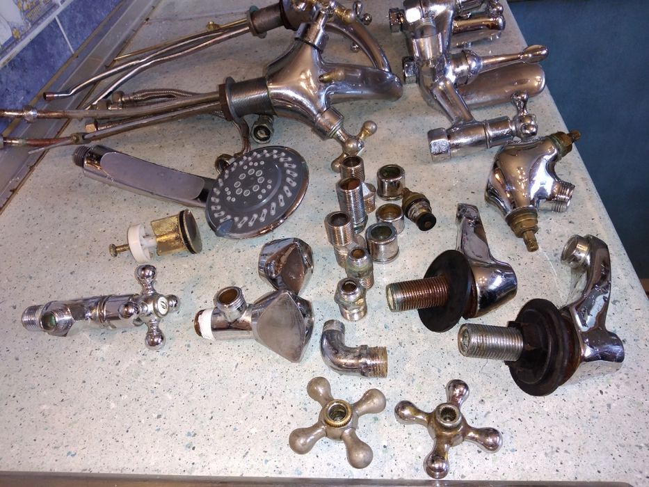 Torneiras e outros acessórios.