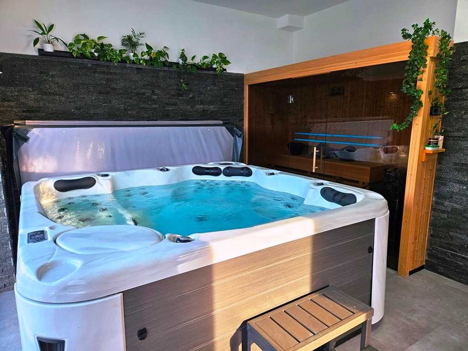 Domek z jacuzzi i sauną "Cztery Pory Roku"