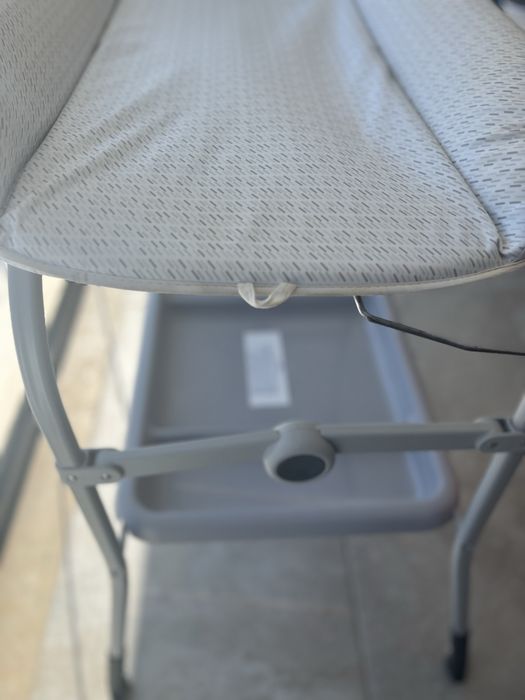 Muda fraldas com banheira