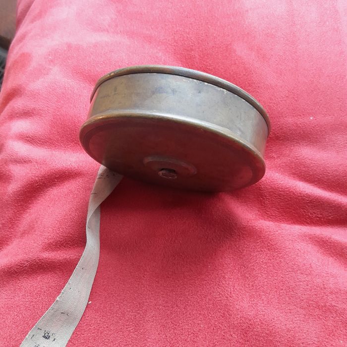 Bardzo stara mosiężna taśma miernicza, miara, metr