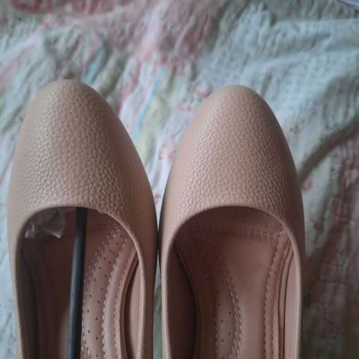 Sprzedam nowe czółenka w kolorze apricot rozmiar 36