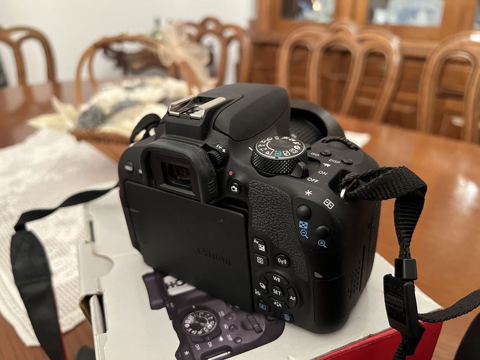 CANON 800D 18-55MM + Mala + Acessórios