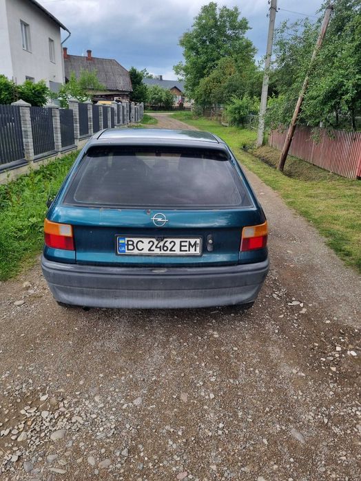 Автомобіль опель астра