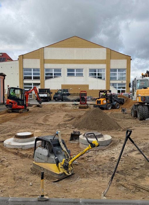 Układanie kostki brukowej, roboty ziemne, koparka – Kępno i okolice