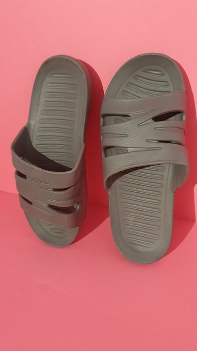 Klapki komfortowe wygodne solidne piankowe  kolor szary Rozmiar 44