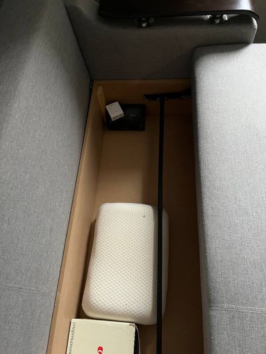 Диван спальний сірий