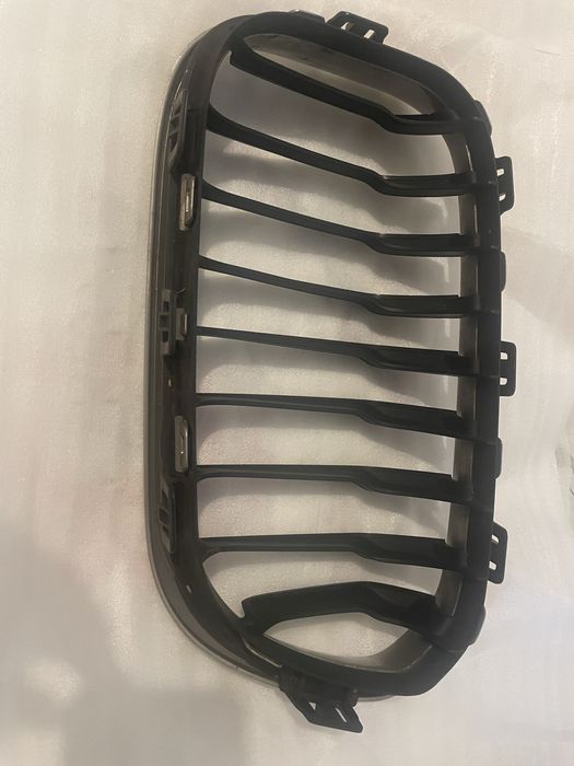 Grelhas Frontais Originais BMW Série 1 F20/F21 LCI (2015–2019)