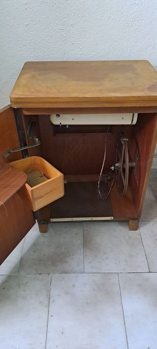 Móvel máquina de costura