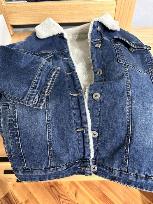 Джинсова жіноча куртка .