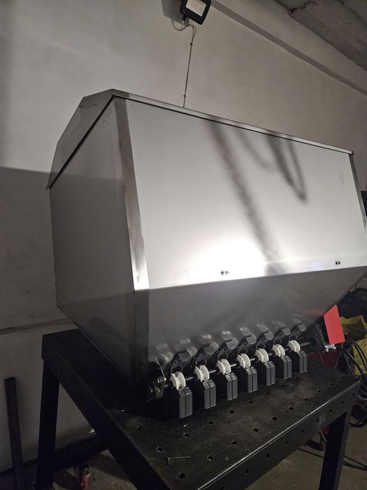 Podsiewacz dozownik aplikator do nawozów