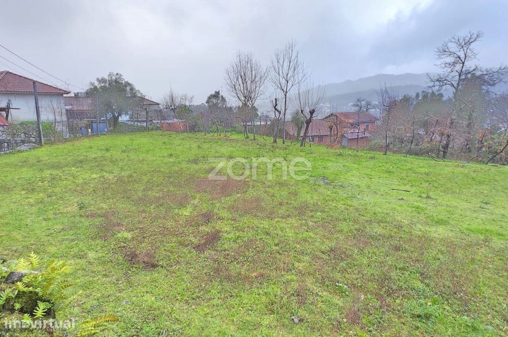Terreno rústico com possibilidade de construção de moradia