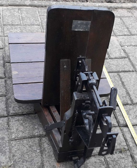 Stara waga dekoracja odnowiona antyk zabytek staroć vintage