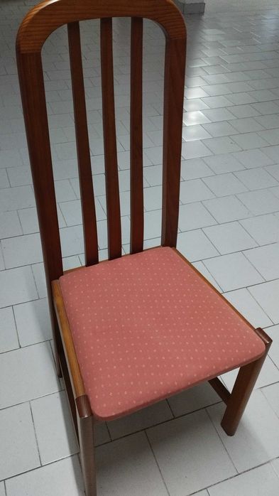 6 cadeiras de sala em pinho mel e foro em tecido