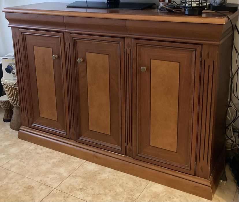 Movel/louceiro em cerejeira