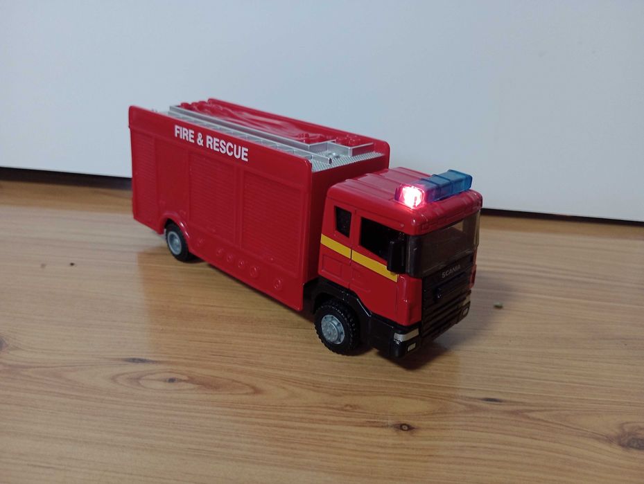 Wóz strażacki Scania z dźwiękiem