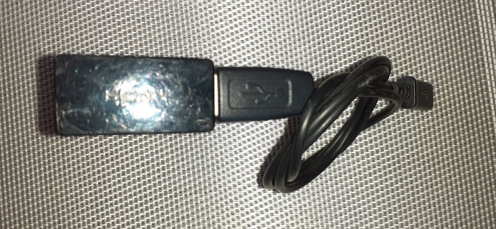 Ładowarka sieciowa Sony z kablem microusb