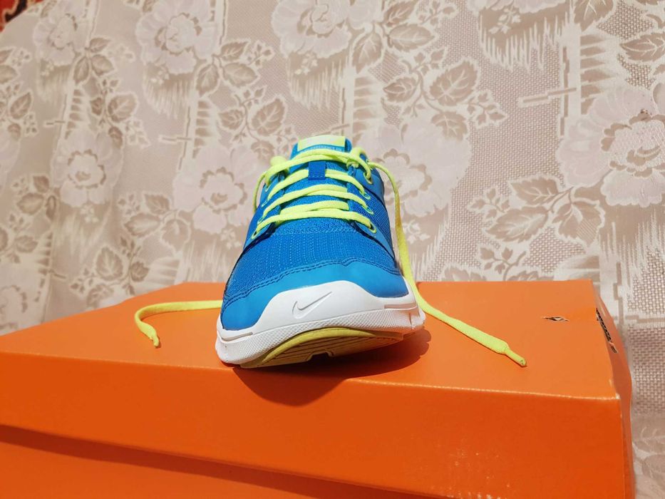 Кроссовки Nike Flex Experience