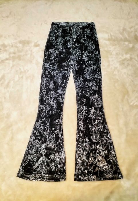 Calças pretas com padrão, aveludadas, tam. M, Bershka