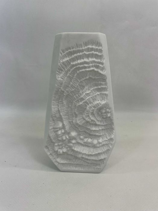 Biały wazon z porcelany Biskwitowanej Kaiser