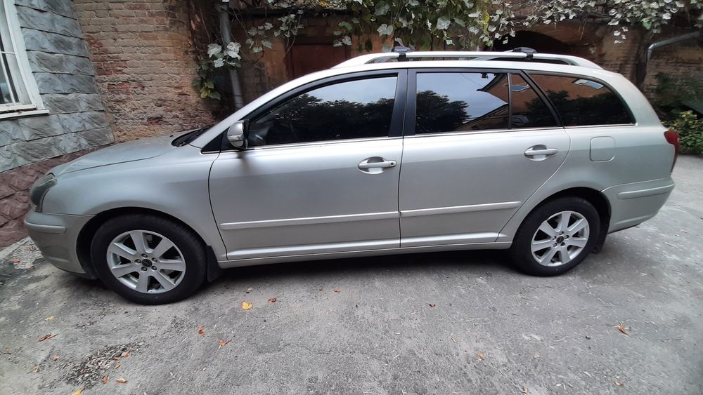 Продам авто Тойта Авнсіс.