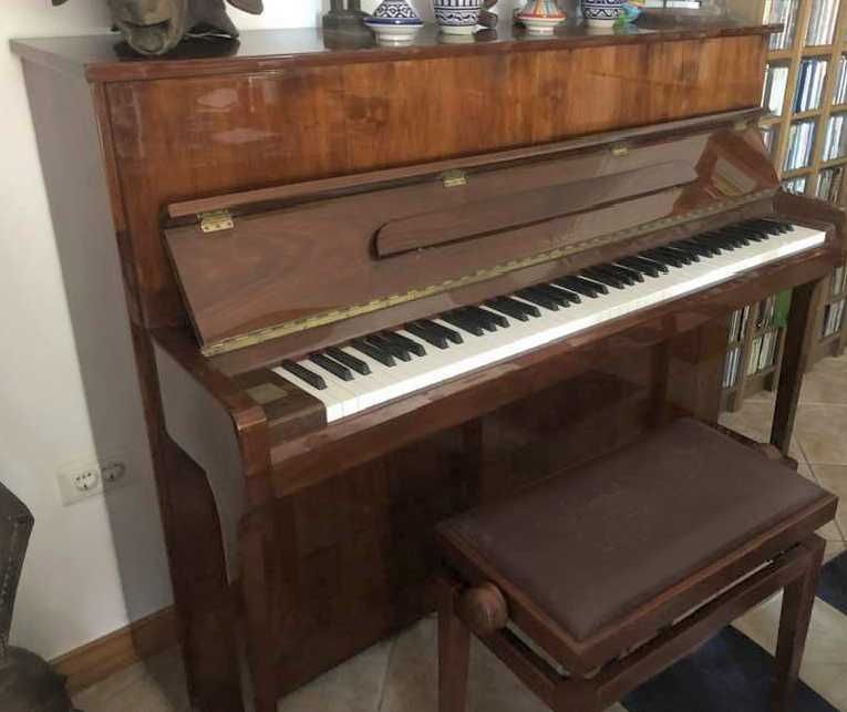 Piano vertical Samick, em muito bom estado