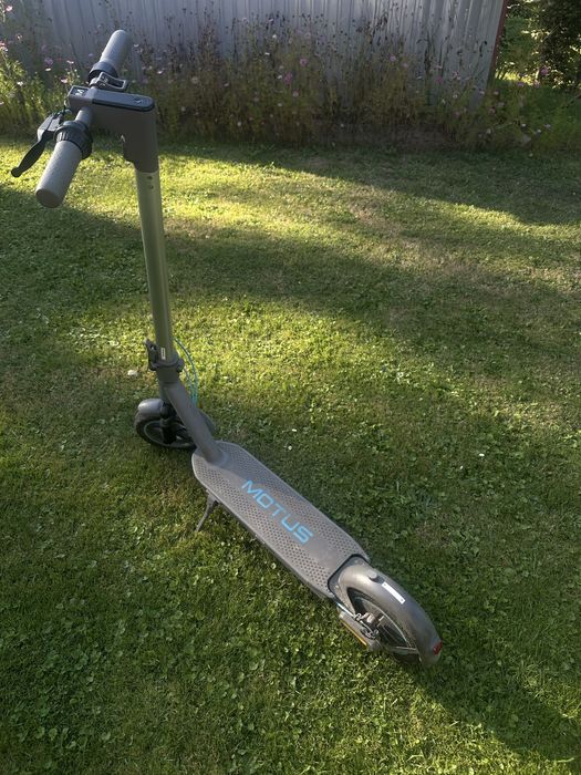 Motus Scooty 10 Plus 2022 – 500W / 15Ah / 10” / amortyzacja
