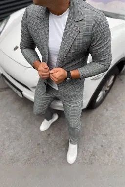 Чоловічий стильний костюм