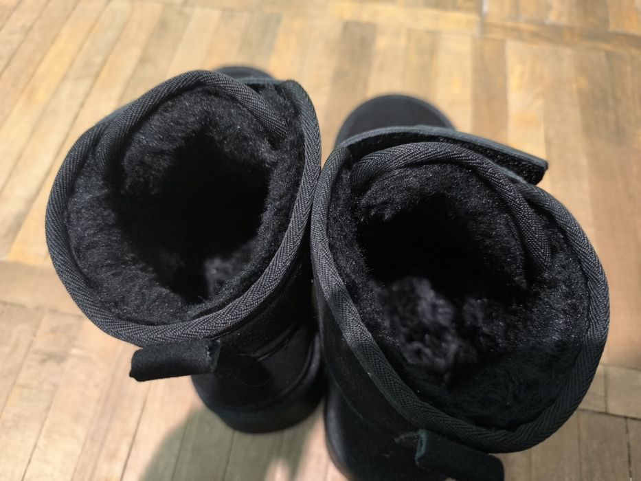 Жіноче зимове взуття Уггі