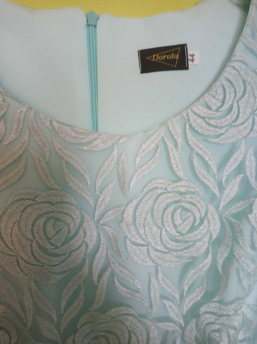 Piękna nowa elegancka sukienka 44