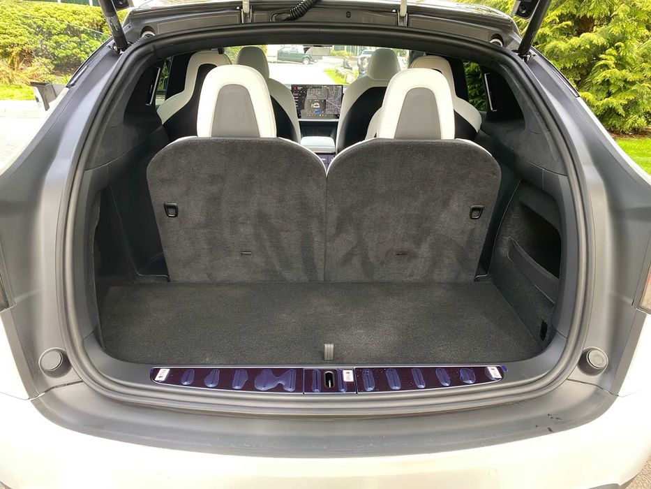 Tesla Model X      2022