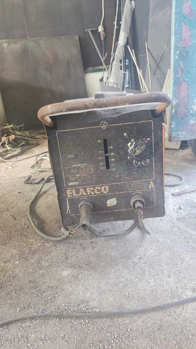 Máquina de Soldar Elarco- Profissional 225A- Bifásica / Monofásica- Barcelos