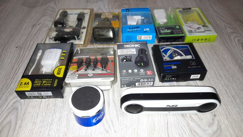 Vários cabos USB + Carregadores