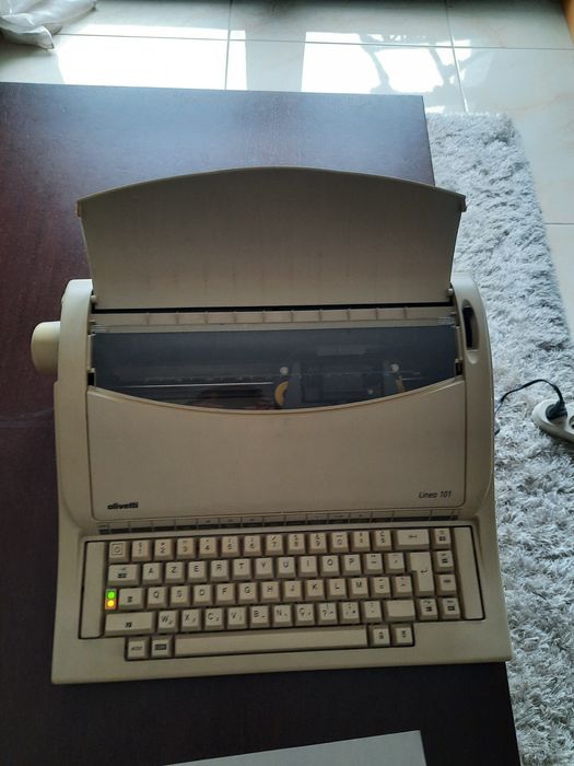 Maquina de escrever eletrónico