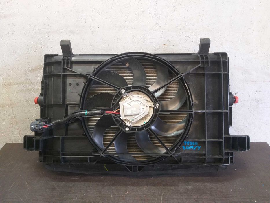 Tesla Model 3/Y - касета радіаторів радіатор люверс дифузор
